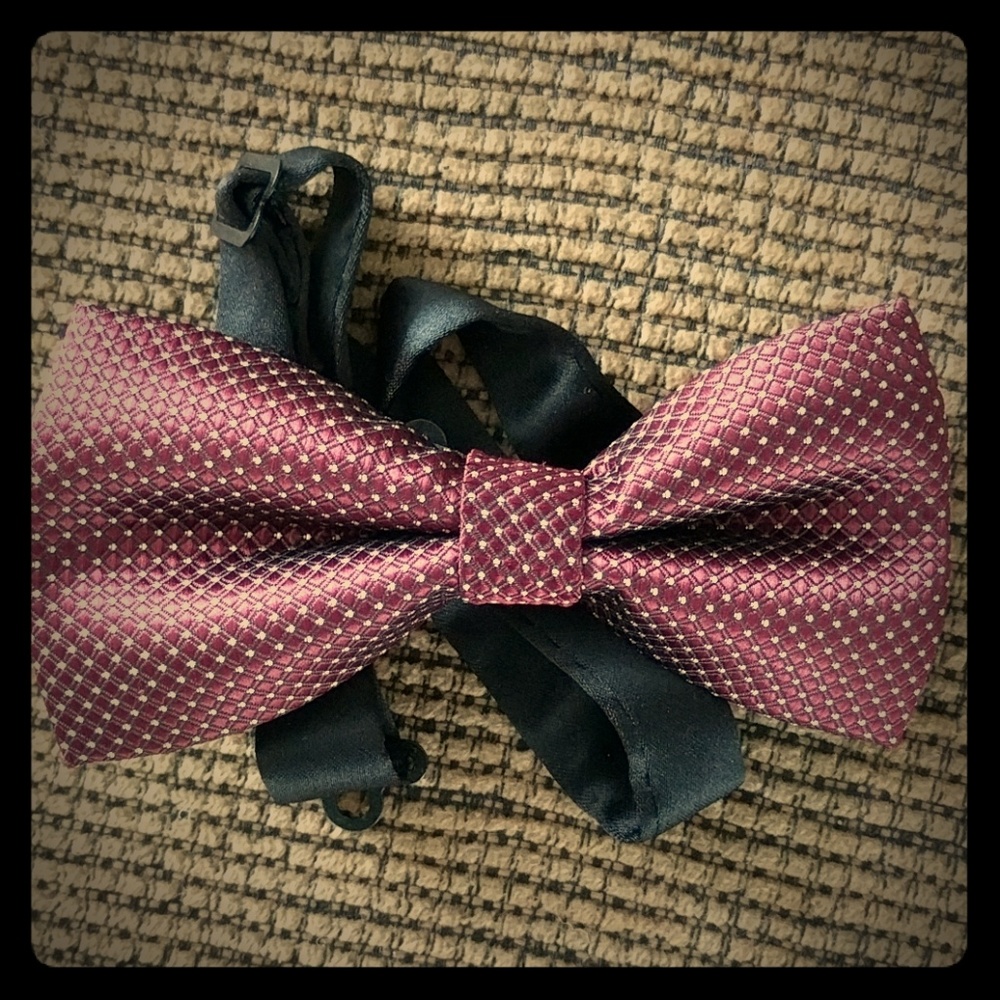 Red & white polka dot bow tie